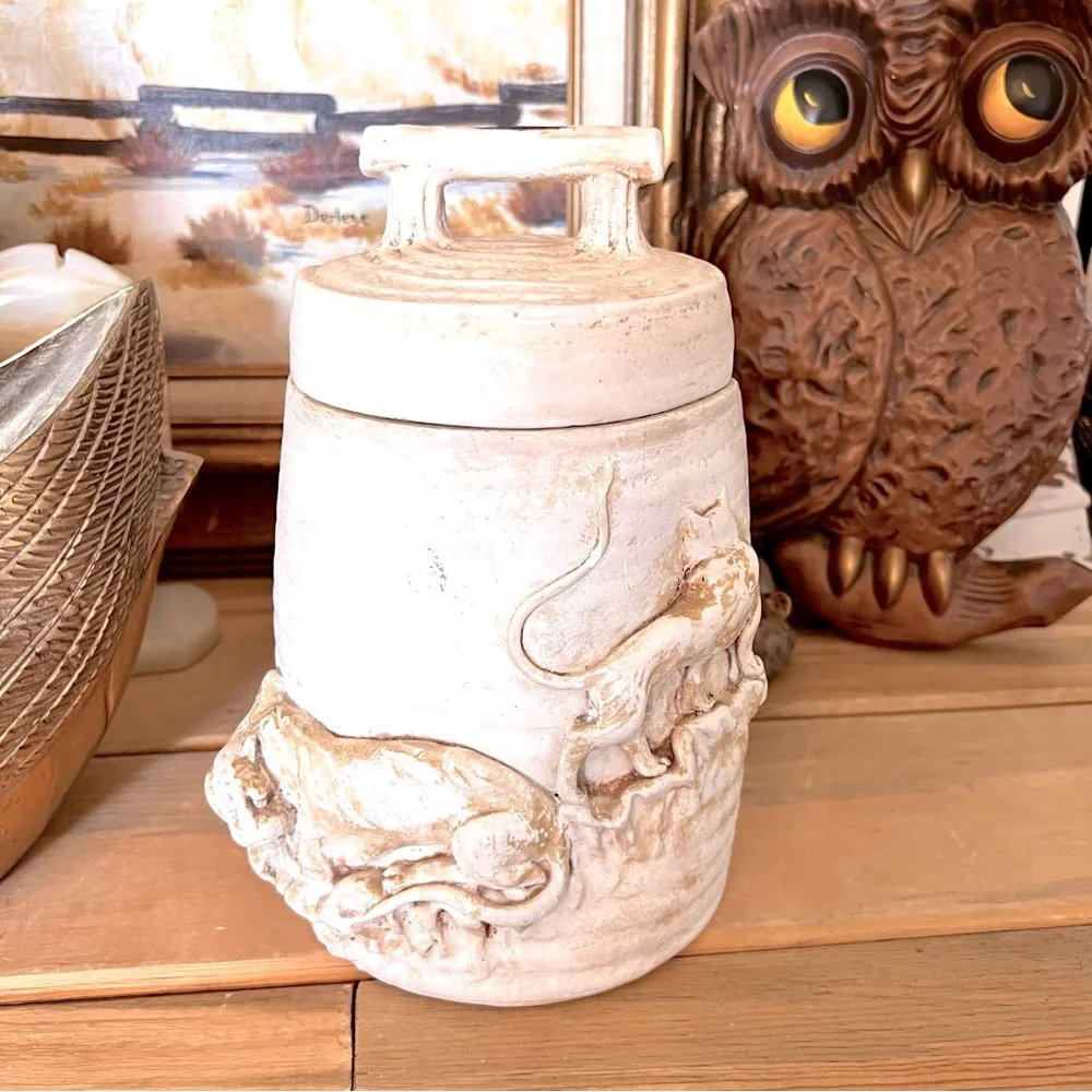 Vintage Handmade Thrown Studio Pottery Big Cats With Lid Cookie Jar Canister